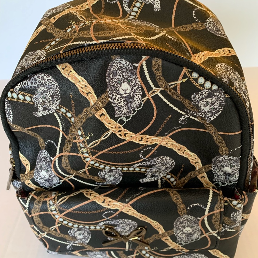 BETSEY JOHNSON.XO DARCY. Backpack w/pouch.Unchained print & images of Le…